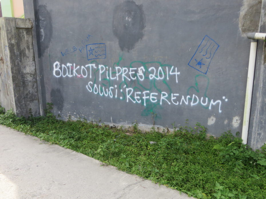 Boycott the presidential election graffiti and a call for a new referendum on Independence